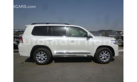 Acheter Import Voiture Toyota Land Cruiser Blanc à Import - Dubai, Adrar Acheter Import Voiture Toyota Land Cruiser Blanc à Import - Dubai, Adrar