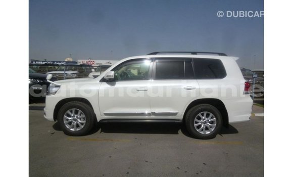 Acheter Import Voiture Toyota Land Cruiser Blanc à Import - Dubai, Adrar Acheter Import Voiture Toyota Land Cruiser Blanc à Import - Dubai, Adrar