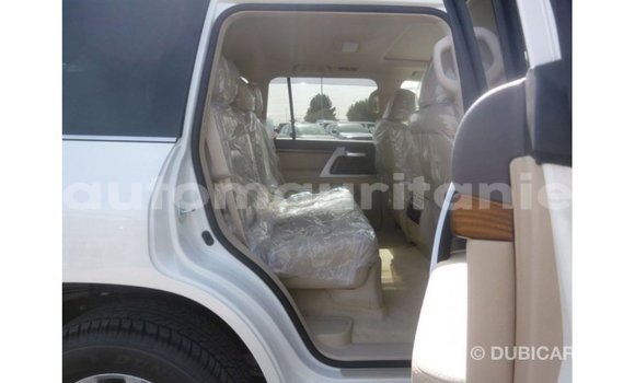 Acheter Import Voiture Toyota Land Cruiser Blanc à Import - Dubai, Adrar Acheter Import Voiture Toyota Land Cruiser Blanc à Import - Dubai, Adrar