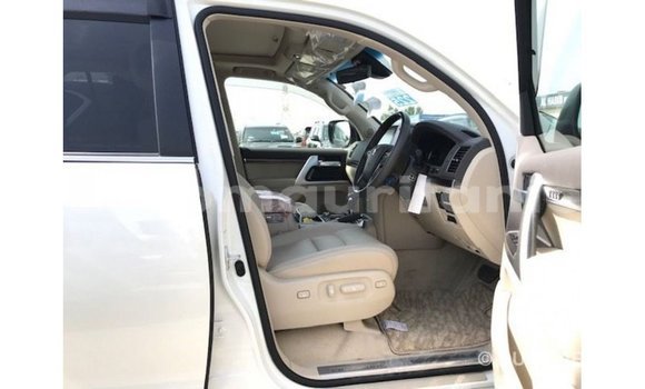 Acheter Import Voiture Toyota Land Cruiser Blanc à Import - Dubai, Adrar Acheter Import Voiture Toyota Land Cruiser Blanc à Import - Dubai, Adrar