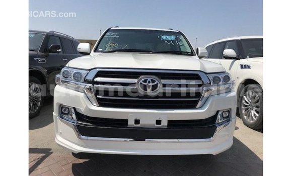 Acheter Import Voiture Toyota Land Cruiser Blanc à Import - Dubai, Adrar Acheter Import Voiture Toyota Land Cruiser Blanc à Import - Dubai, Adrar