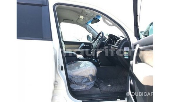Acheter Import Voiture Toyota Land Cruiser Blanc à Import - Dubai, Adrar Acheter Import Voiture Toyota Land Cruiser Blanc à Import - Dubai, Adrar