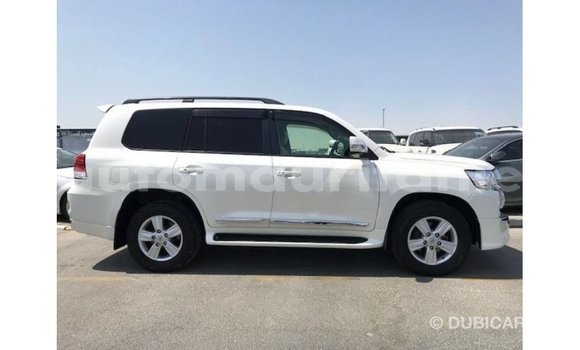 Acheter Import Voiture Toyota Land Cruiser Blanc à Import - Dubai, Adrar Acheter Import Voiture Toyota Land Cruiser Blanc à Import - Dubai, Adrar
