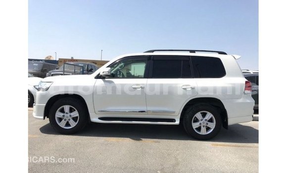 Acheter Import Voiture Toyota Land Cruiser Blanc à Import - Dubai, Adrar Acheter Import Voiture Toyota Land Cruiser Blanc à Import - Dubai, Adrar