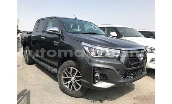 Acheter Import Voiture Toyota Hilux Noir à Import - Dubai, Adrar Acheter Import Voiture Toyota Hilux Noir à Import - Dubai, Adrar