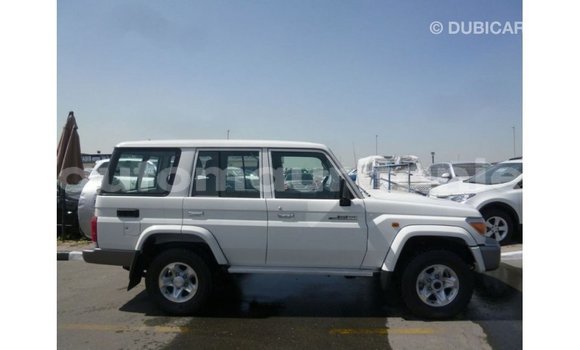 Acheter Import Voiture Toyota Land Cruiser Blanc à Import - Dubai, Adrar Acheter Import Voiture Toyota Land Cruiser Blanc à Import - Dubai, Adrar
