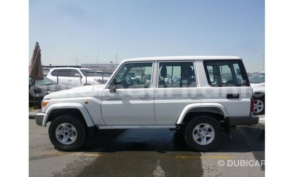 Acheter Import Voiture Toyota Land Cruiser Blanc à Import - Dubai, Adrar Acheter Import Voiture Toyota Land Cruiser Blanc à Import - Dubai, Adrar