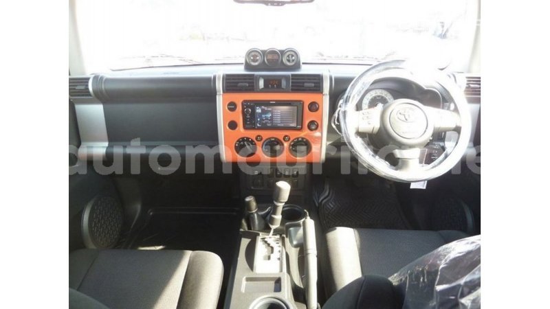 Big with watermark toyota fj cruiser adrar import dubai 2825