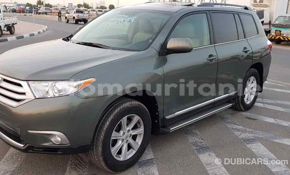 Acheter Import Voiture Toyota Highlander Vert à Import - Dubai, Adrar Acheter Import Voiture Toyota Highlander Vert à Import - Dubai, Adrar