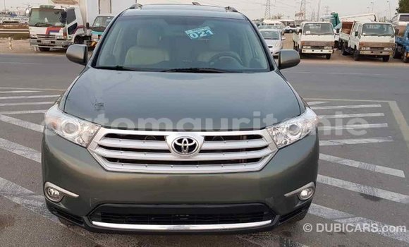 Acheter Import Voiture Toyota Highlander Vert à Import - Dubai, Adrar Acheter Import Voiture Toyota Highlander Vert à Import - Dubai, Adrar