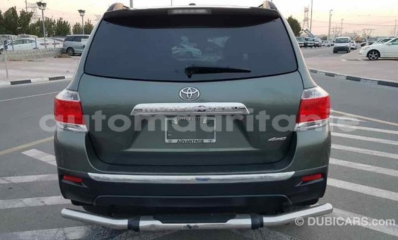 Acheter Import Voiture Toyota Highlander Vert à Import - Dubai, Adrar Acheter Import Voiture Toyota Highlander Vert à Import - Dubai, Adrar