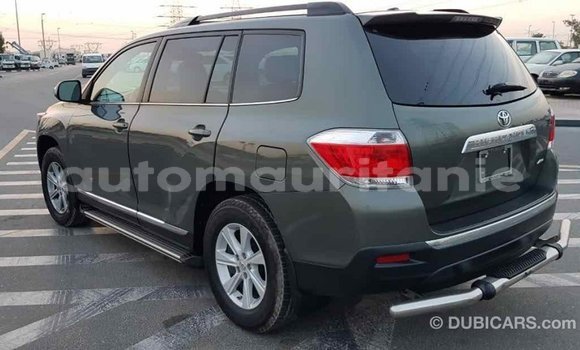 Acheter Import Voiture Toyota Highlander Vert à Import - Dubai, Adrar Acheter Import Voiture Toyota Highlander Vert à Import - Dubai, Adrar