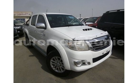 Acheter Import Voiture Toyota Hilux Blanc à Import - Dubai, Adrar Acheter Import Voiture Toyota Hilux Blanc à Import - Dubai, Adrar