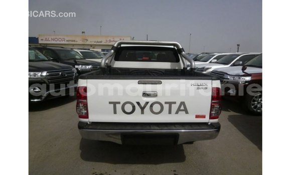 Acheter Import Voiture Toyota Hilux Blanc à Import - Dubai, Adrar Acheter Import Voiture Toyota Hilux Blanc à Import - Dubai, Adrar