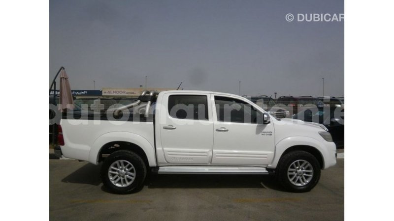 Big with watermark toyota hilux adrar import dubai 2843
