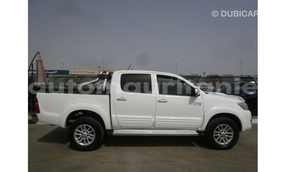 Acheter Import Voiture Toyota Hilux Blanc à Import - Dubai, Adrar Acheter Import Voiture Toyota Hilux Blanc à Import - Dubai, Adrar
