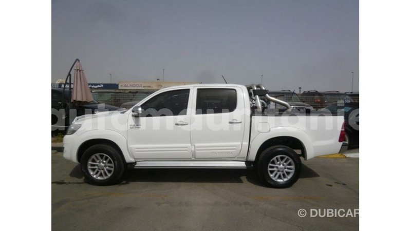 Big with watermark toyota hilux adrar import dubai 2843