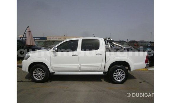 Acheter Import Voiture Toyota Hilux Blanc à Import - Dubai, Adrar Acheter Import Voiture Toyota Hilux Blanc à Import - Dubai, Adrar
