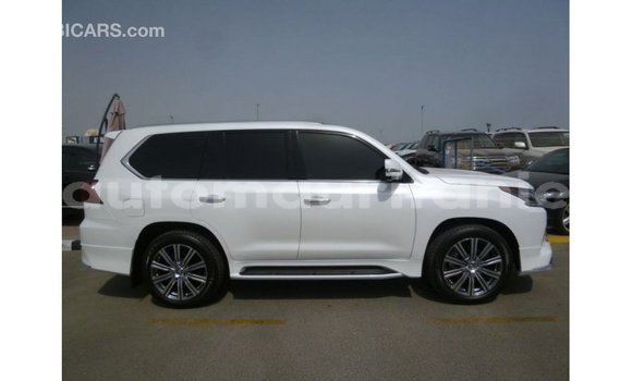Acheter Import Voiture Lexus LX Blanc à Import - Dubai, Adrar Acheter Import Voiture Lexus LX Blanc à Import - Dubai, Adrar