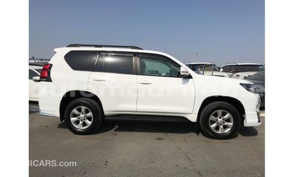 Acheter Import Voiture Toyota Prado Blanc à Import - Dubai, Adrar Acheter Import Voiture Toyota Prado Blanc à Import - Dubai, Adrar