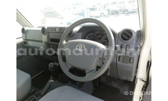 Acheter Import Voiture Toyota Land Cruiser Blanc à Import - Dubai, Adrar Acheter Import Voiture Toyota Land Cruiser Blanc à Import - Dubai, Adrar