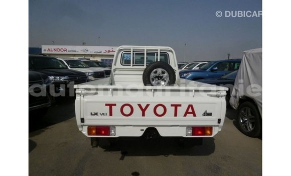 Acheter Import Voiture Toyota Land Cruiser Blanc à Import - Dubai, Adrar Acheter Import Voiture Toyota Land Cruiser Blanc à Import - Dubai, Adrar