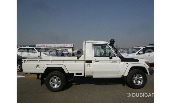 Acheter Import Voiture Toyota Land Cruiser Blanc à Import - Dubai, Adrar Acheter Import Voiture Toyota Land Cruiser Blanc à Import - Dubai, Adrar