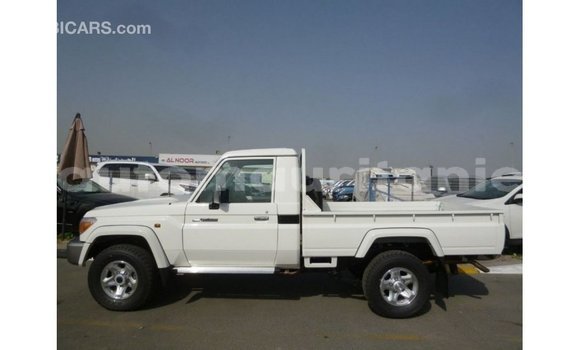 Acheter Import Voiture Toyota Land Cruiser Blanc à Import - Dubai, Adrar Acheter Import Voiture Toyota Land Cruiser Blanc à Import - Dubai, Adrar