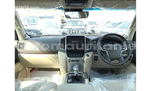 Acheter Import Voiture Toyota Land Cruiser Blanc à Import - Dubai, Adrar Acheter Import Voiture Toyota Land Cruiser Blanc à Import - Dubai, Adrar