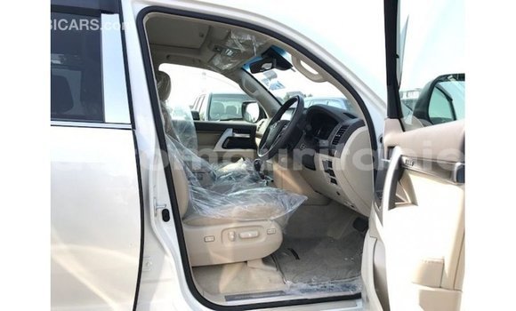 Acheter Import Voiture Toyota Land Cruiser Blanc à Import - Dubai, Adrar Acheter Import Voiture Toyota Land Cruiser Blanc à Import - Dubai, Adrar