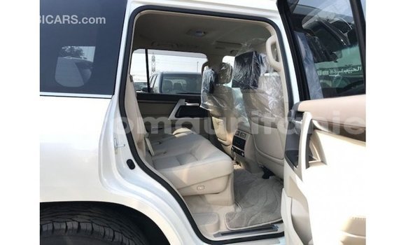 Acheter Import Voiture Toyota Land Cruiser Blanc à Import - Dubai, Adrar Acheter Import Voiture Toyota Land Cruiser Blanc à Import - Dubai, Adrar