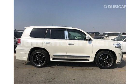 Acheter Import Voiture Toyota Land Cruiser Blanc à Import - Dubai, Adrar Acheter Import Voiture Toyota Land Cruiser Blanc à Import - Dubai, Adrar