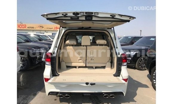 Acheter Import Voiture Toyota Land Cruiser Blanc à Import - Dubai, Adrar Acheter Import Voiture Toyota Land Cruiser Blanc à Import - Dubai, Adrar