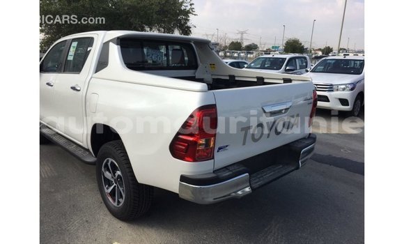 Acheter Import Voiture Toyota Hilux Blanc à Import - Dubai, Adrar Acheter Import Voiture Toyota Hilux Blanc à Import - Dubai, Adrar