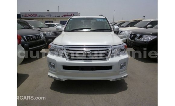 Acheter Import Voiture Toyota Land Cruiser Blanc à Import - Dubai, Adrar Acheter Import Voiture Toyota Land Cruiser Blanc à Import - Dubai, Adrar
