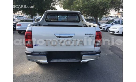 Acheter Import Voiture Toyota Hilux Blanc à Import - Dubai, Adrar Acheter Import Voiture Toyota Hilux Blanc à Import - Dubai, Adrar