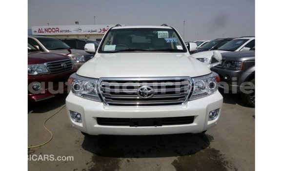 Acheter Import Voiture Toyota Land Cruiser Blanc à Import - Dubai, Adrar Acheter Import Voiture Toyota Land Cruiser Blanc à Import - Dubai, Adrar