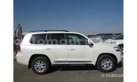 Acheter Import Voiture Toyota Land Cruiser Blanc à Import - Dubai, Adrar Acheter Import Voiture Toyota Land Cruiser Blanc à Import - Dubai, Adrar