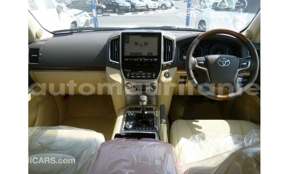 Buy Import Toyota Land Cruiser White Car in Import - Dubai in Adrar Buy Import Toyota Land Cruiser White Car in Import - Dubai in Adrar