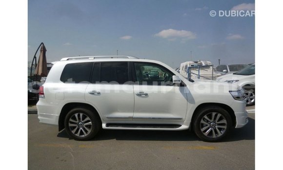 Buy Import Toyota Land Cruiser White Car in Import - Dubai in Adrar Buy Import Toyota Land Cruiser White Car in Import - Dubai in Adrar