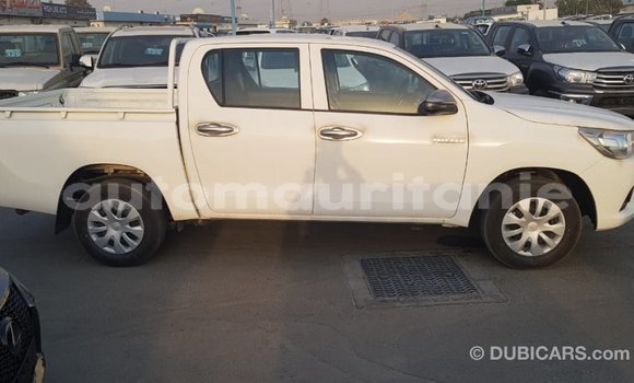 Acheter Import Voiture Toyota Hilux Blanc à Import - Dubai, Adrar Acheter Import Voiture Toyota Hilux Blanc à Import - Dubai, Adrar