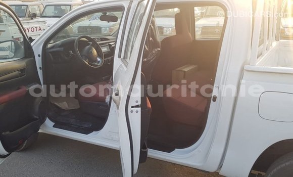 Acheter Import Voiture Toyota Hilux Blanc à Import - Dubai, Adrar Acheter Import Voiture Toyota Hilux Blanc à Import - Dubai, Adrar