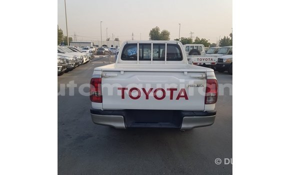 Acheter Import Voiture Toyota Hilux Blanc à Import - Dubai, Adrar Acheter Import Voiture Toyota Hilux Blanc à Import - Dubai, Adrar