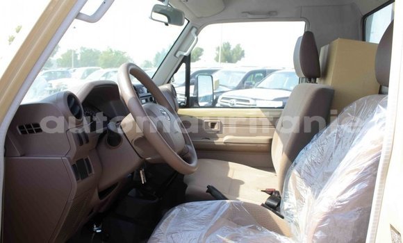 Acheter Import Voiture Toyota Land Cruiser Beige à Import - Dubai, Adrar Acheter Import Voiture Toyota Land Cruiser Beige à Import - Dubai, Adrar