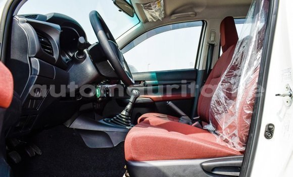 Acheter Import Voiture Toyota Hilux Blanc à Import - Dubai, Adrar Acheter Import Voiture Toyota Hilux Blanc à Import - Dubai, Adrar