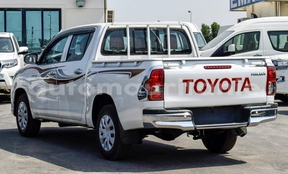 Acheter Import Voiture Toyota Hilux Blanc à Import - Dubai, Adrar Acheter Import Voiture Toyota Hilux Blanc à Import - Dubai, Adrar
