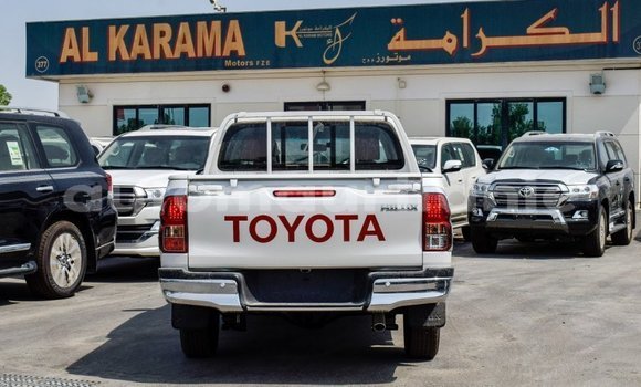 Acheter Import Voiture Toyota Hilux Blanc à Import - Dubai, Adrar Acheter Import Voiture Toyota Hilux Blanc à Import - Dubai, Adrar