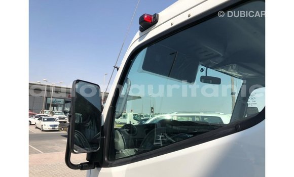 Acheter Import Voiture Mitsubishi Carisma Blanc à Import - Dubai, Adrar Acheter Import Voiture Mitsubishi Carisma Blanc à Import - Dubai, Adrar