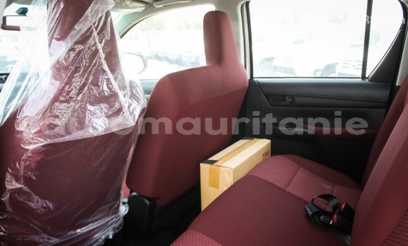 Acheter Import Voiture Toyota Hilux Blanc à Import - Dubai, Adrar Acheter Import Voiture Toyota Hilux Blanc à Import - Dubai, Adrar