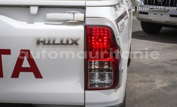 Acheter Import Voiture Toyota Hilux Blanc à Import - Dubai, Adrar Acheter Import Voiture Toyota Hilux Blanc à Import - Dubai, Adrar